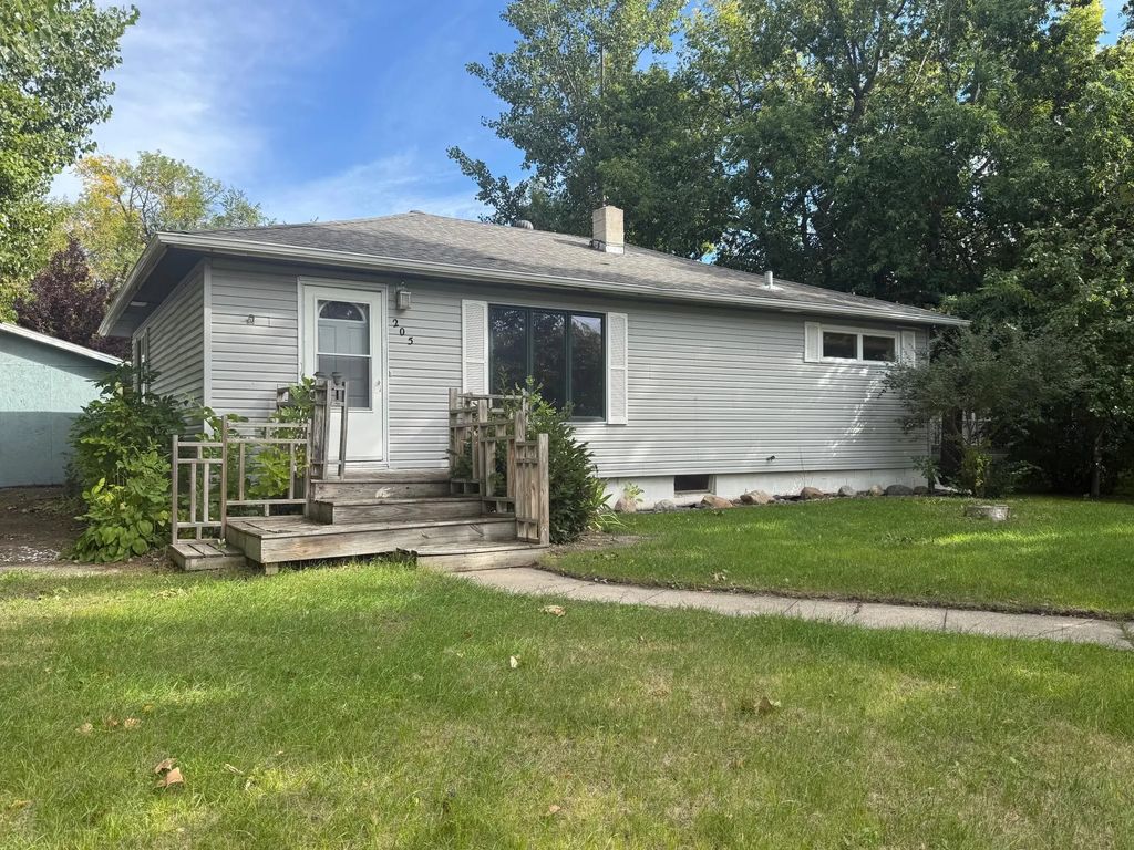 205 2nd Street, Shelly