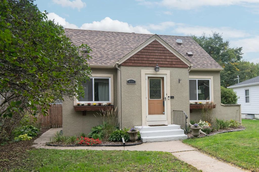 4605 Clinton Avenue, Minneapolis