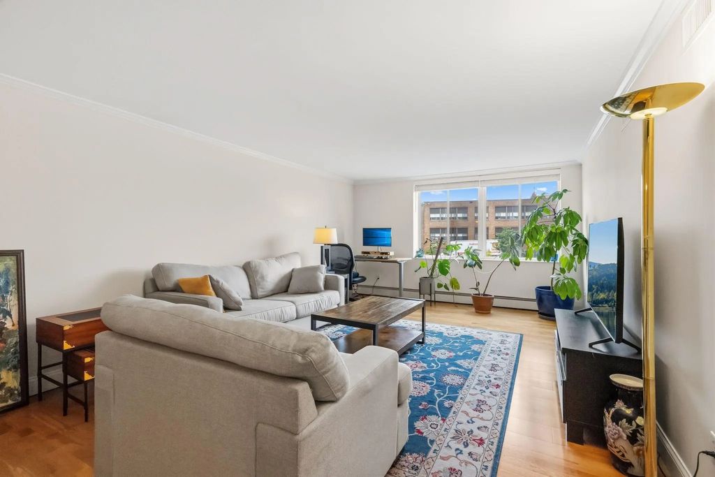 2800 W 44th Street 201, Minneapolis