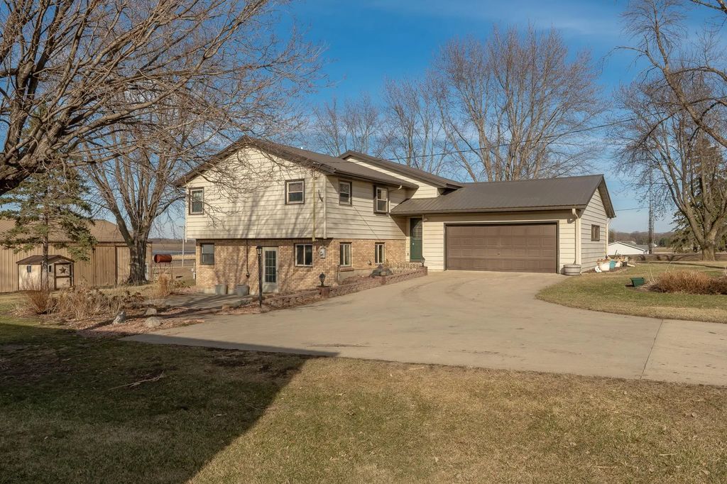 10460 County Road 50, Cologne