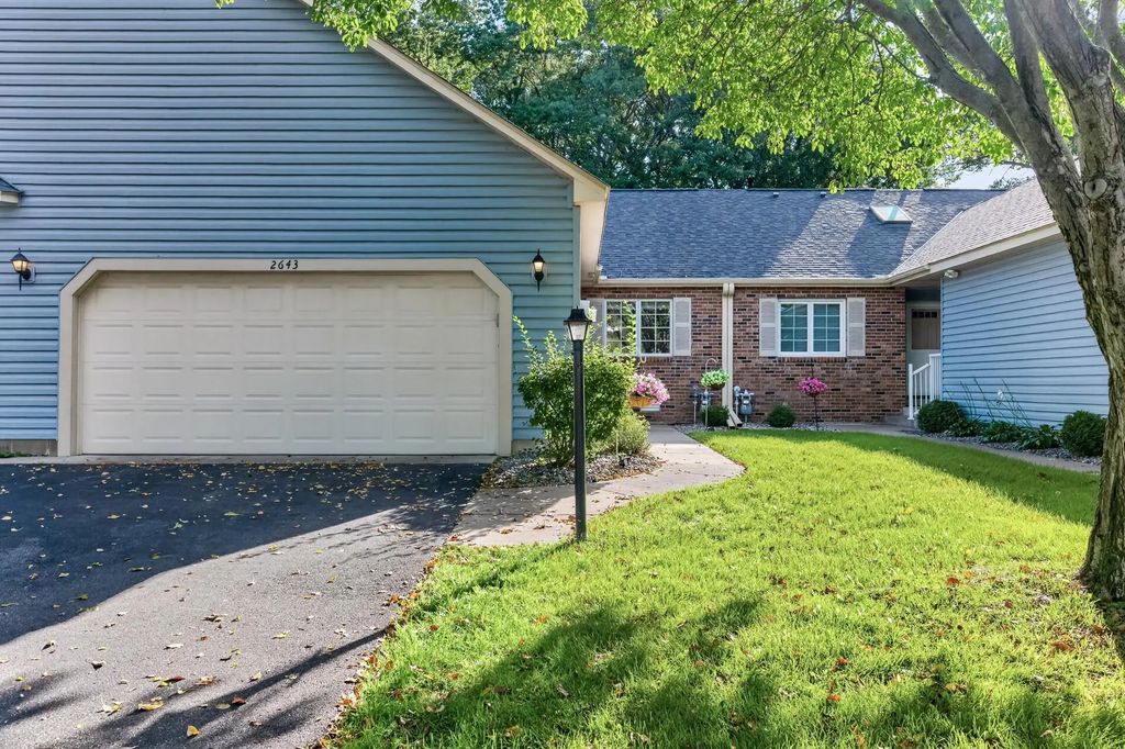 2643 Lake Court Circle, New Brighton