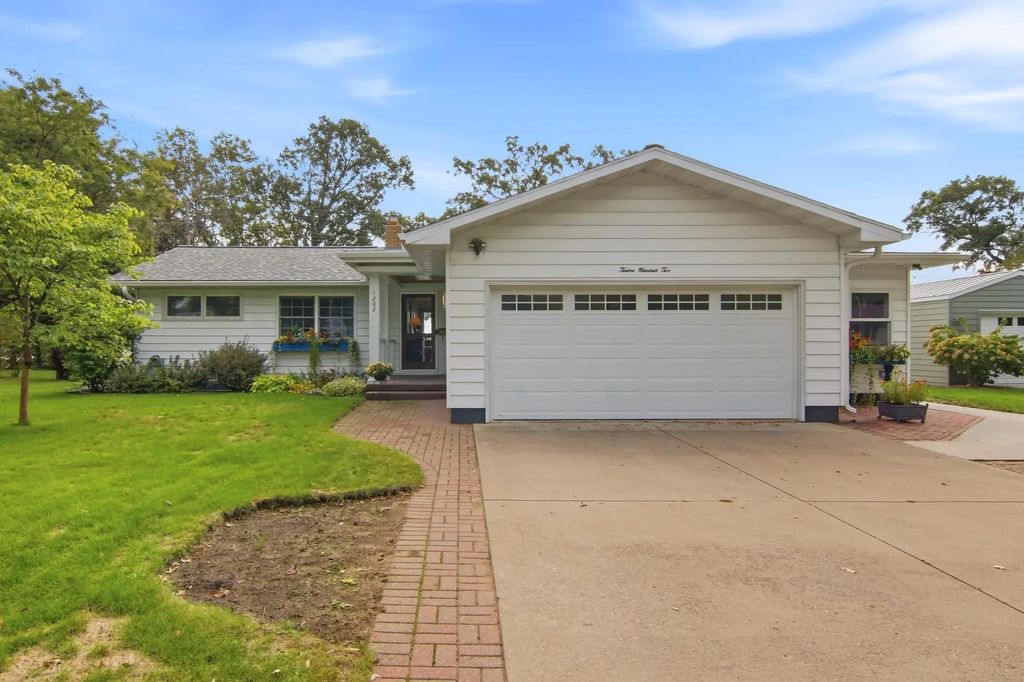 1202 North Shore Drive Ne, Menomonie