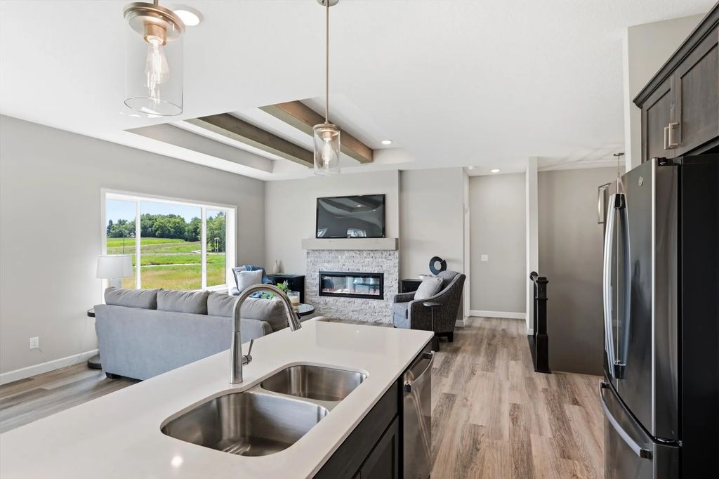 676 Goldenrod Court, Delano