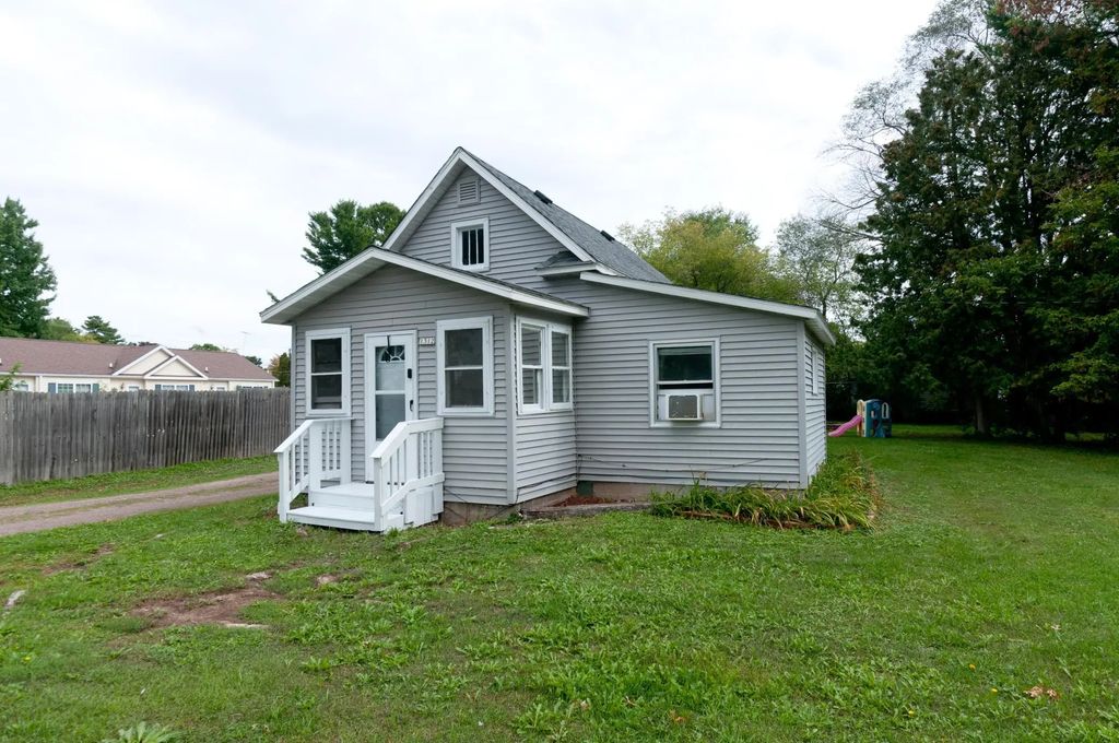 1312 5th Street, Chetek