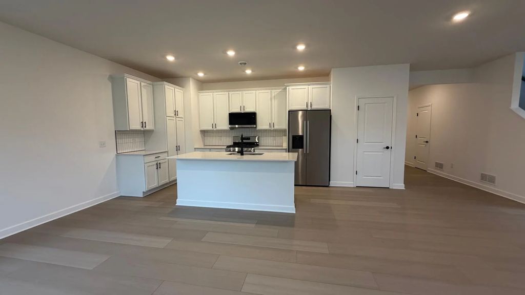 22348 Isla Way, Rogers