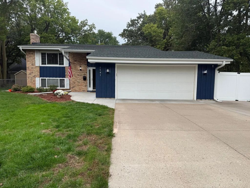 1541 Franklin Lane, Anoka