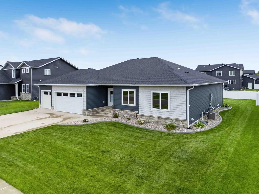 6669 55th Avenue S, Fargo