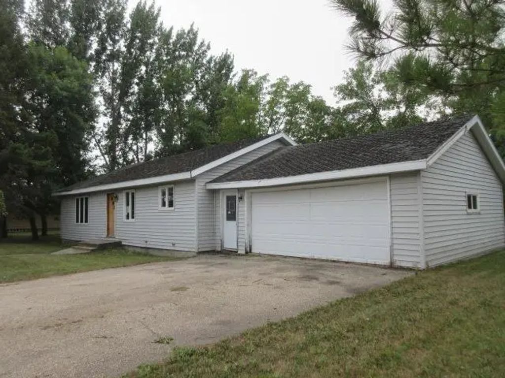 1029 Elm Avenue, Hallock