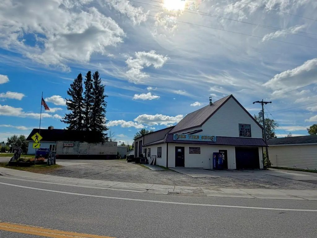 111 Vermilion Drive E, Cook