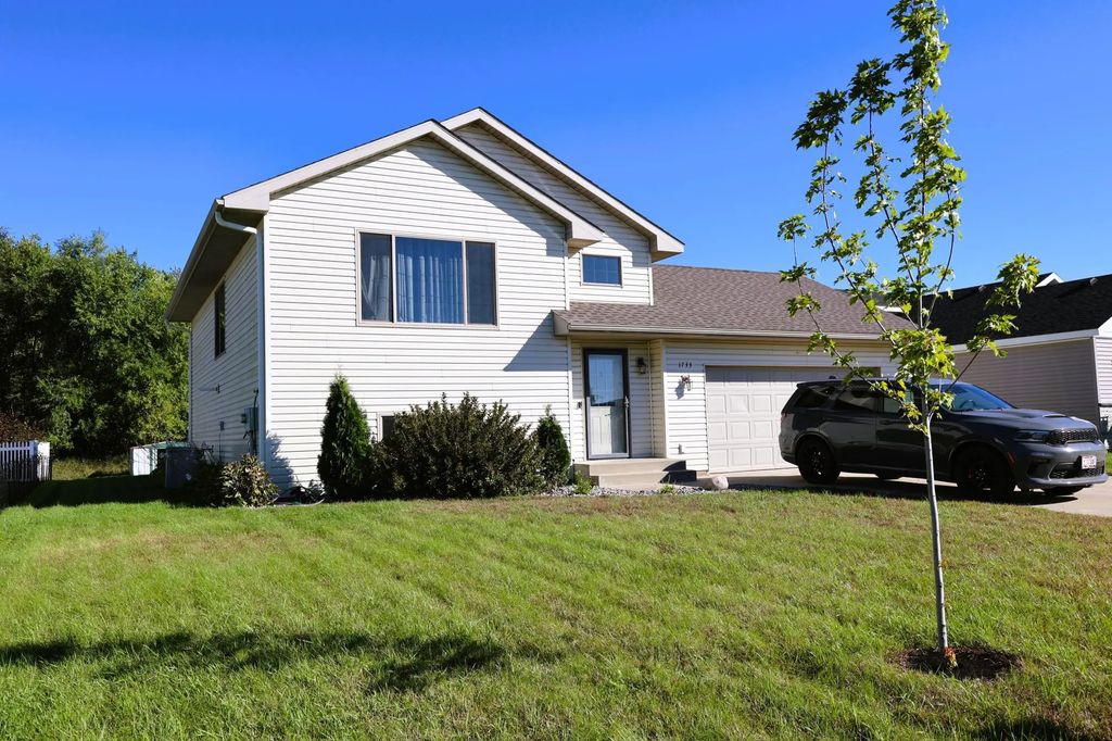 1733 Maple Leaf Lane, Litchfield