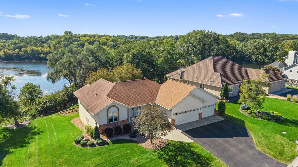 1588 Blackhawk Lake Drive, Eagan