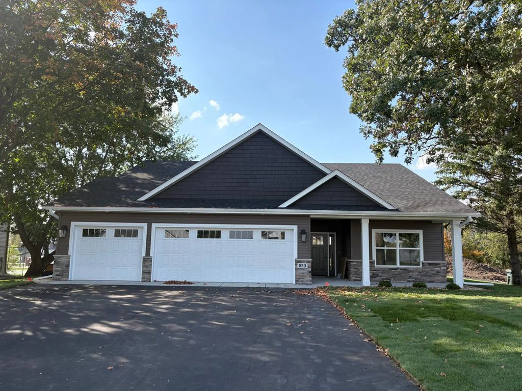 454 Marian Drive, Maple Lake