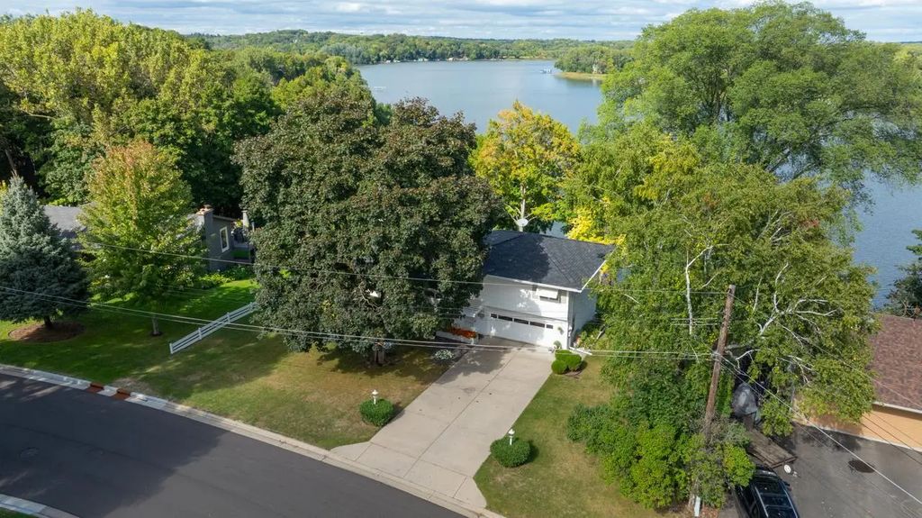 7339 Frontier Trail, Chanhassen