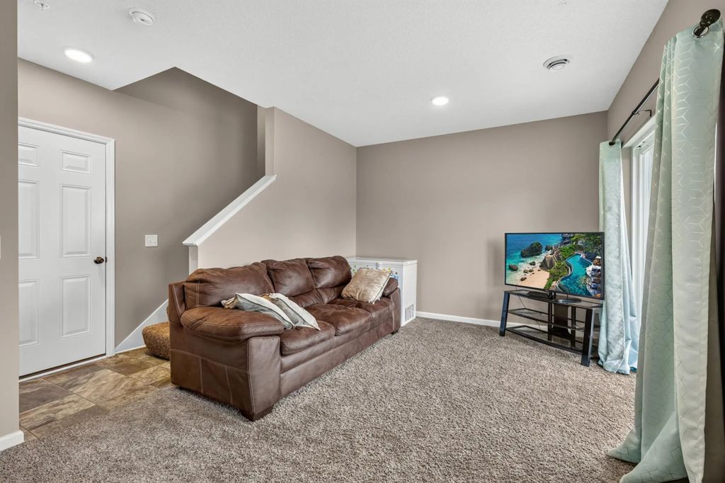 1671 Windigo Lane, Shakopee