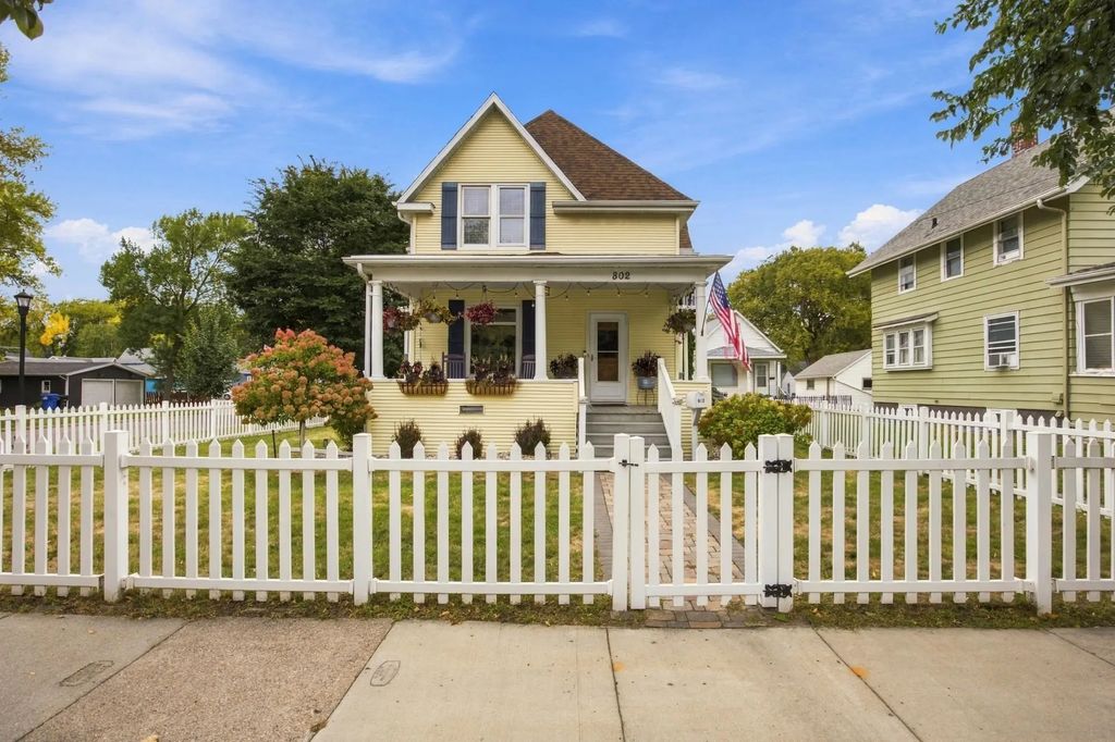 802 2nd Street N, Fargo