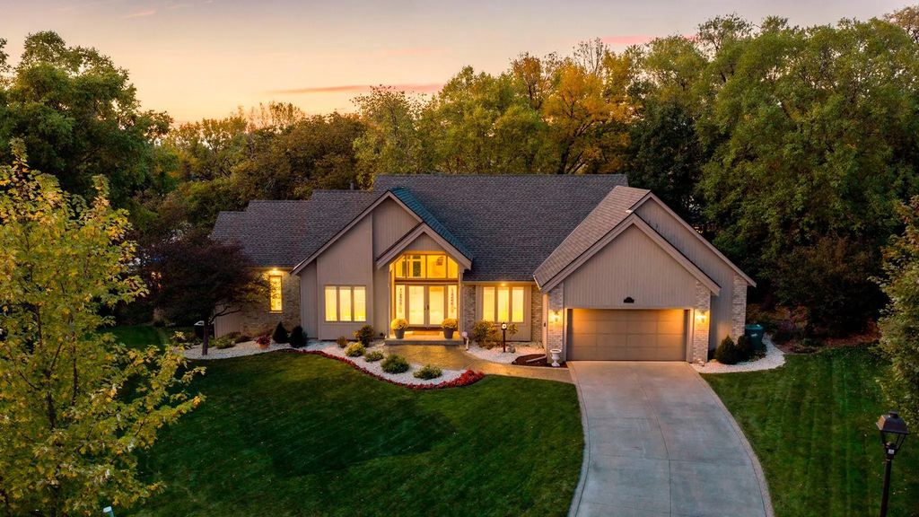 4750 Goldenrod Lane N, Plymouth