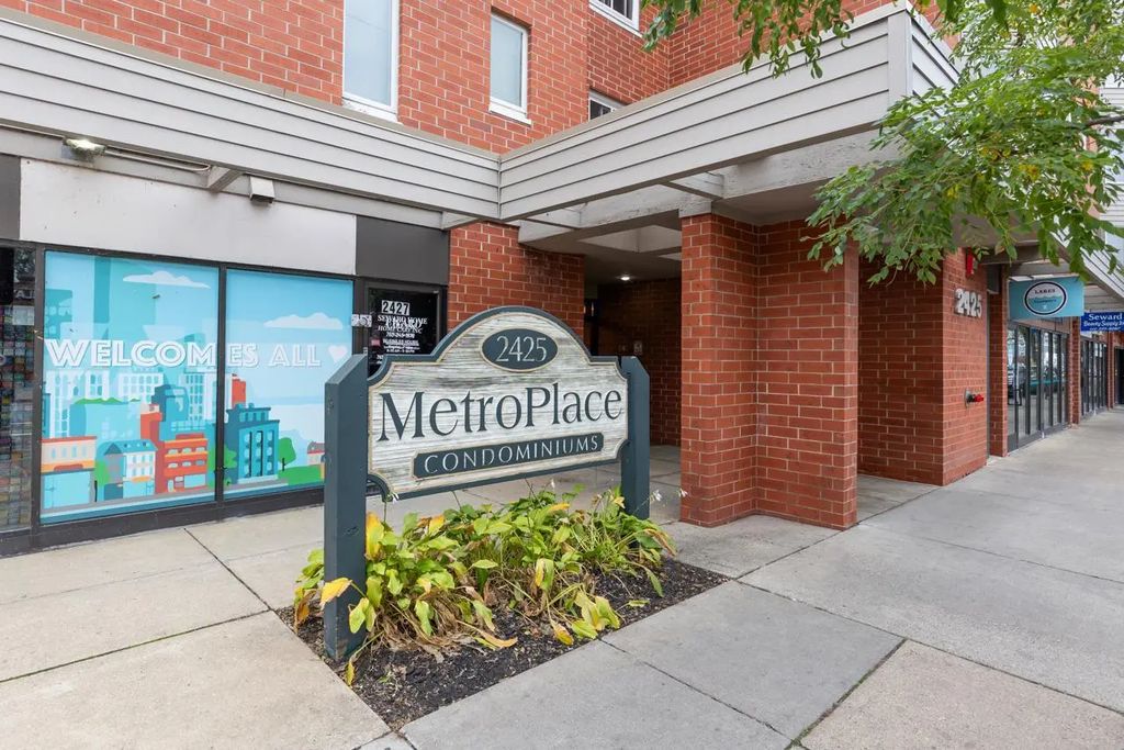 2425 E Franklin Avenue 205, Minneapolis