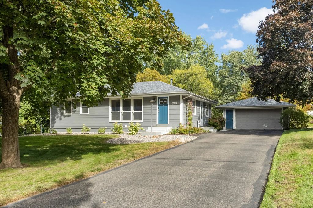 14929 Deerwood Drive, Burnsville