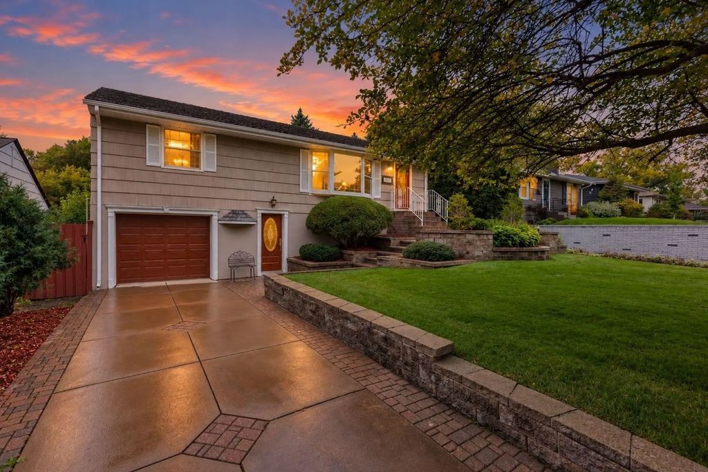 5136 Bedford Avenue, Edina