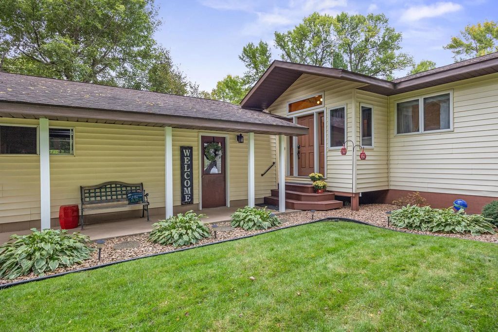 61856 193rd Street, Litchfield