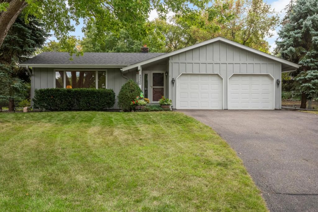 5220 Cottonwood Lane N, Plymouth