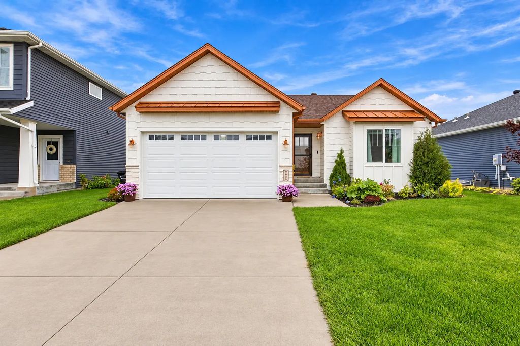 5545 8th Street W, West Fargo