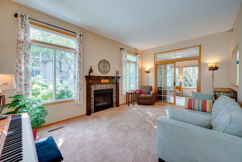 2489 Lockwood Drive 55, Mendota Heights