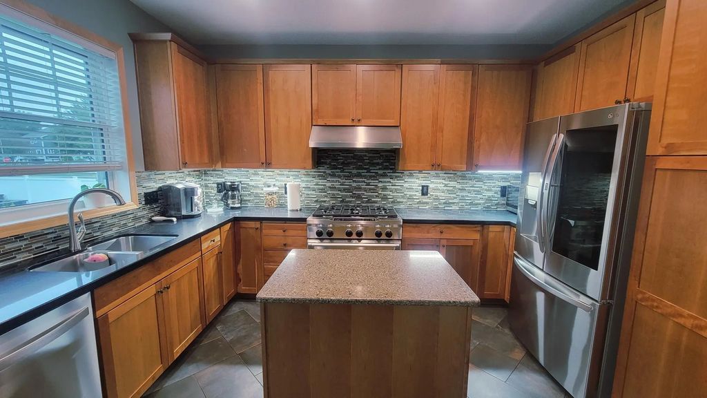 8547 Kirkwood Lane N, Maple Grove