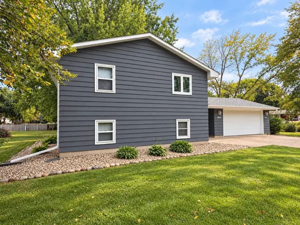 1632 6th Avenue N, Windom