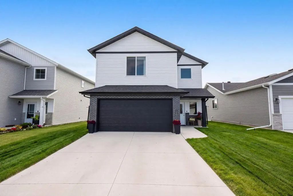 1235 Rachel Drive W, West Fargo