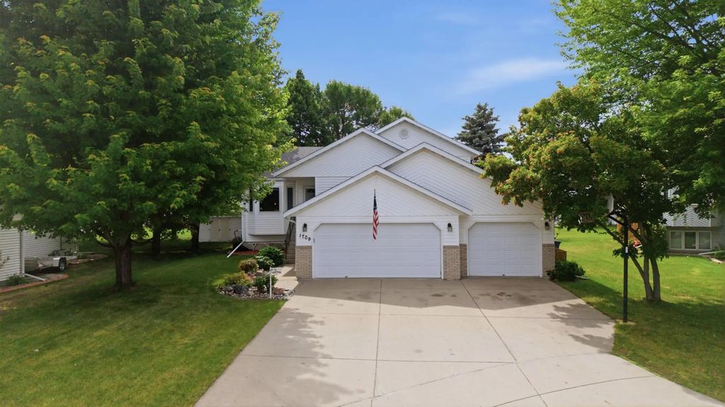 1709 33 1/2 Street S, Moorhead