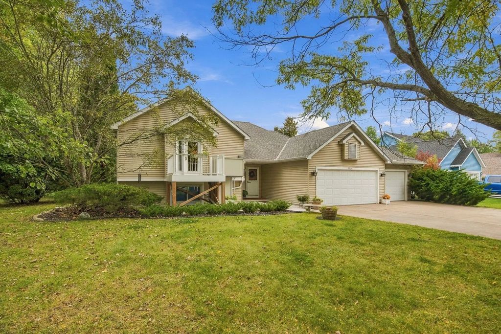 7596 216th Street N, Forest Lake