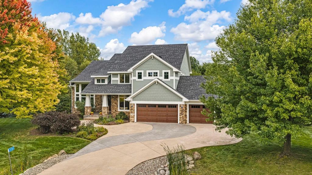 21761 Pine Tree Circle, Lakeville
