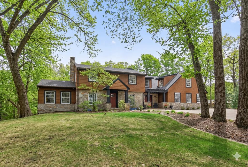 19055 Ridgewood Road, Deephaven