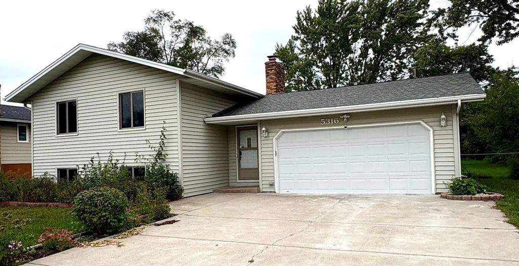 5316 Brookdale Drive N, Brooklyn Park