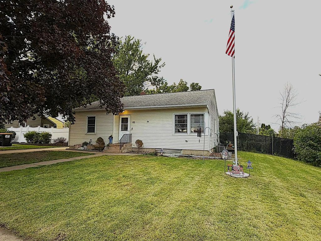 65 1st Street Se, Elgin