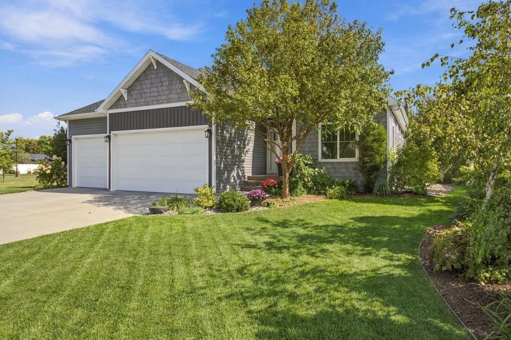 6016 Autumn Drive S, Fargo