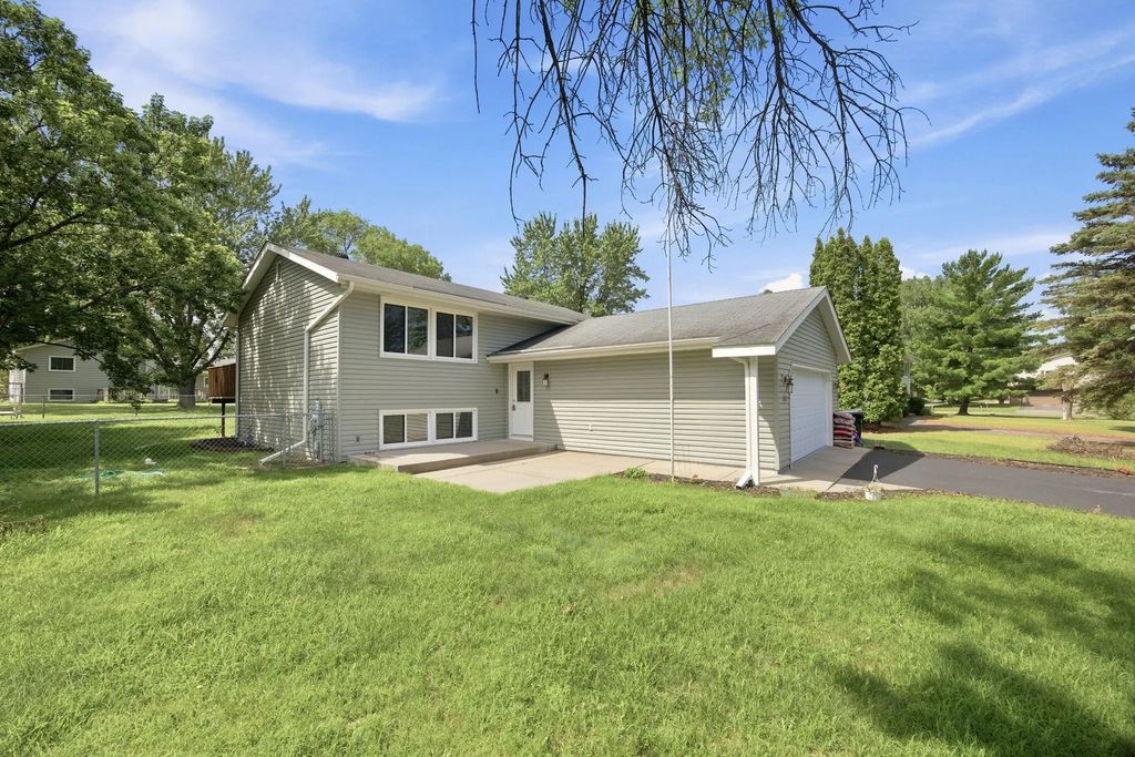 3360 117th Avenue Nw, Coon Rapids