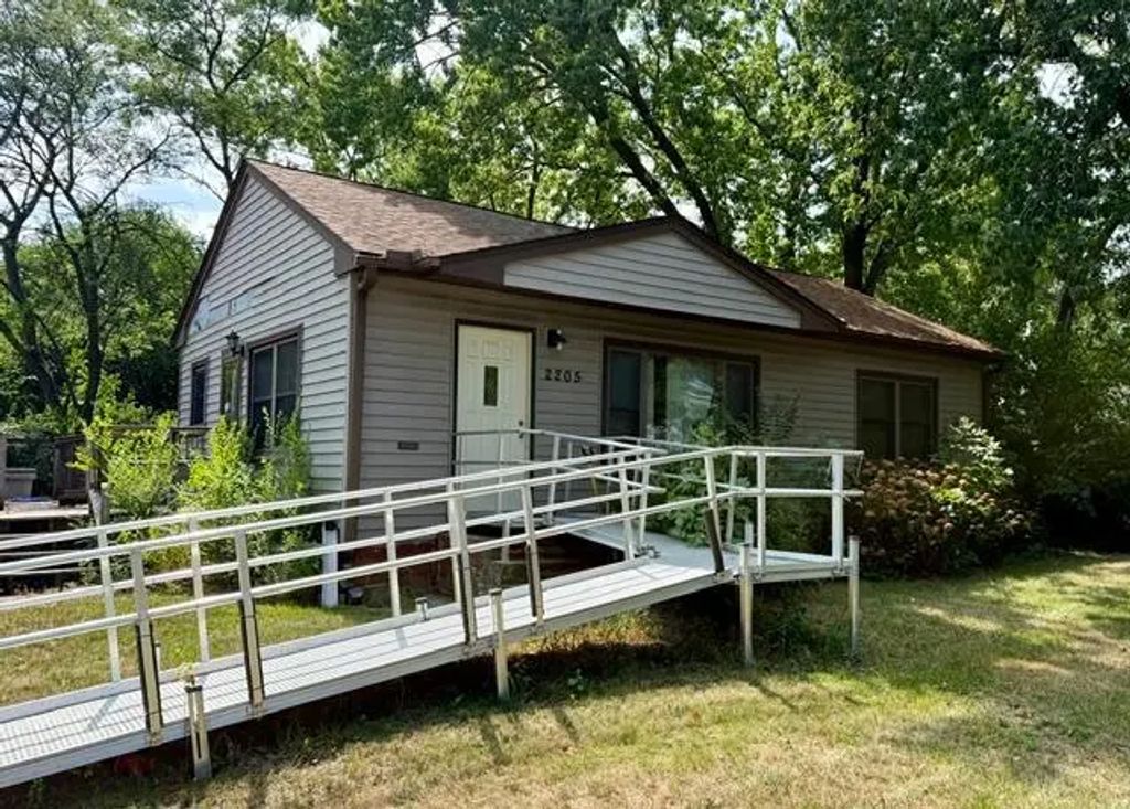 2205 Brookview Drive, Brooklyn Center
