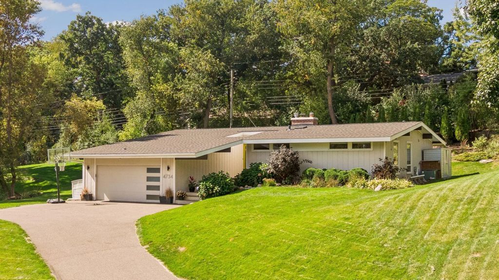 4734 Coventry Road E, Minnetonka