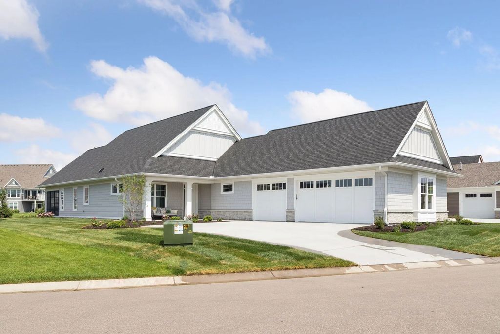 118 Spring Farm Road, North Oaks