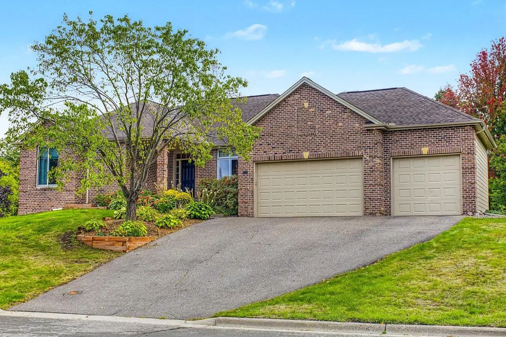 818 Park Place Drive, Mendota Heights
