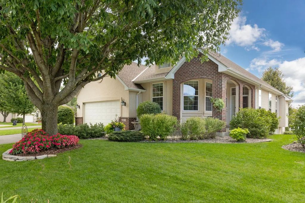 18711 Farmstead Circle, Eden Prairie
