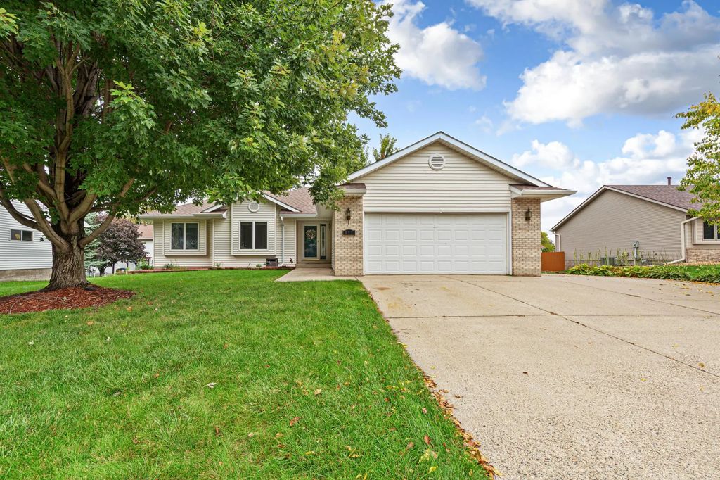 812 Lancer Drive Ne, Owatonna