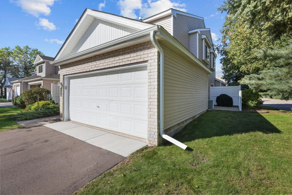 1358 Idlewood Way, Shakopee