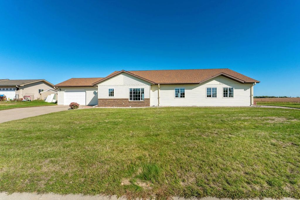 1110 2nd Street Ne, Elbow Lake
