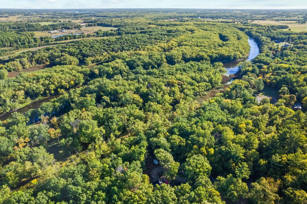 6167 Royal River Road, Braham
