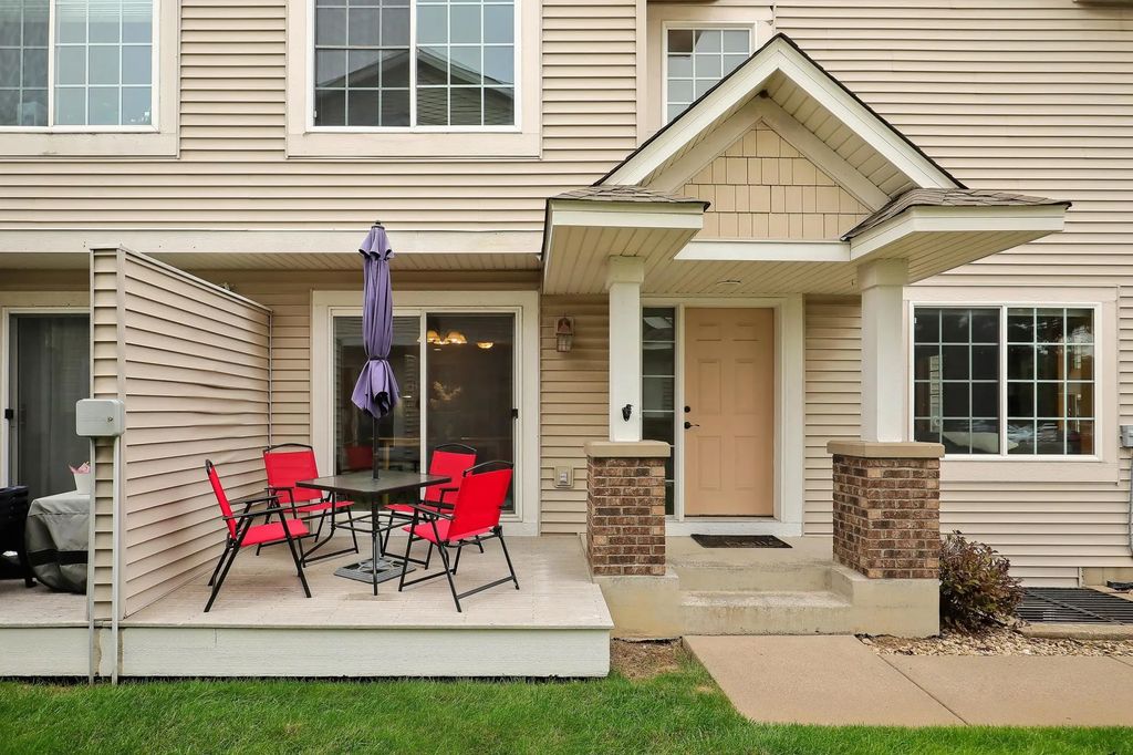 1645 County Road D E, Maplewood