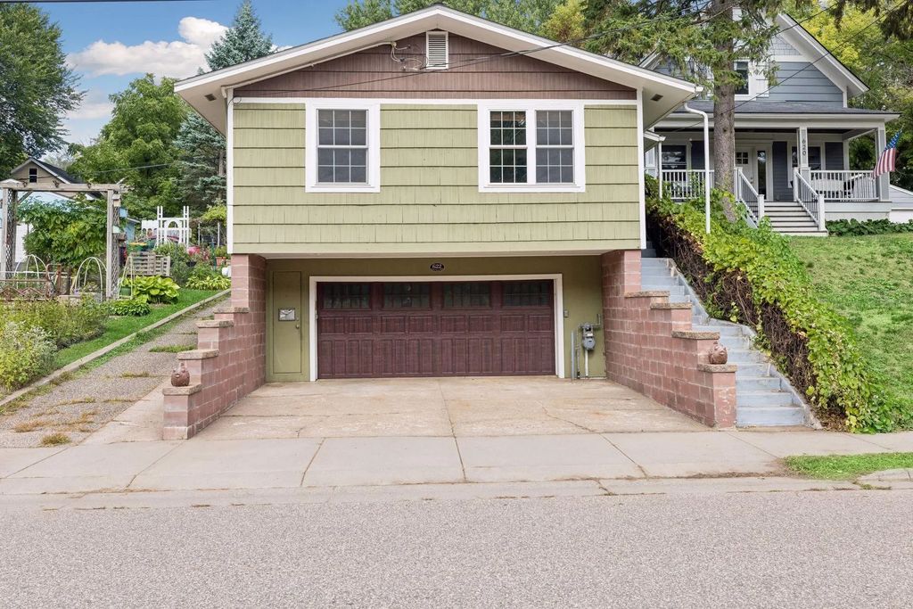 622 Laurel Street W, Stillwater