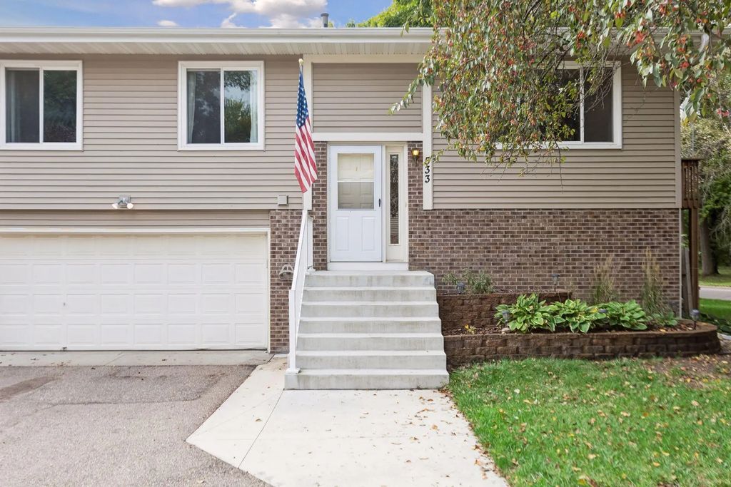 533 Ravoux Road, Chaska